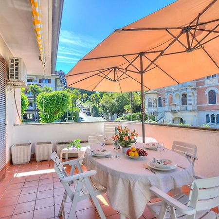 Appartamento Gaya Stresa Center - Happy Rentals Bagian luar foto